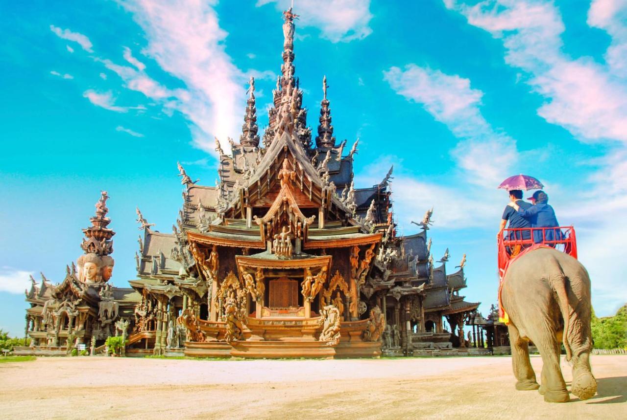 Pattaya, Pool With 360 View Of And Location *